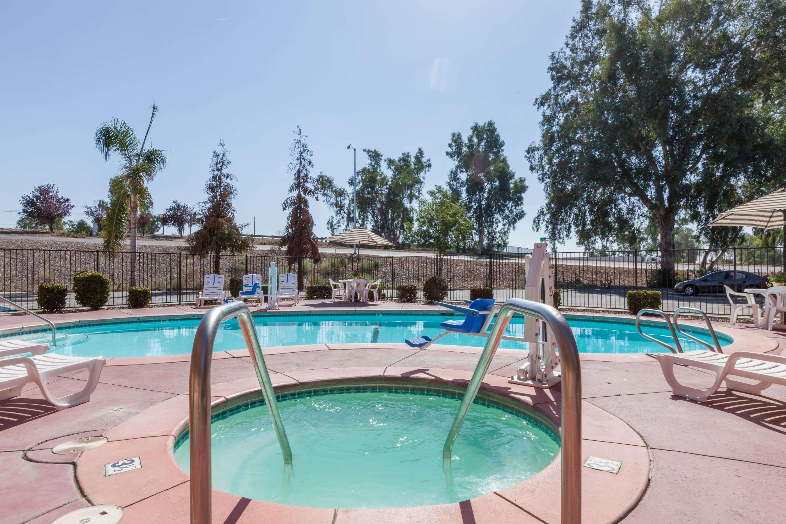 Howard Johnson By Wyndham Bakersfield Eksteriør bilde